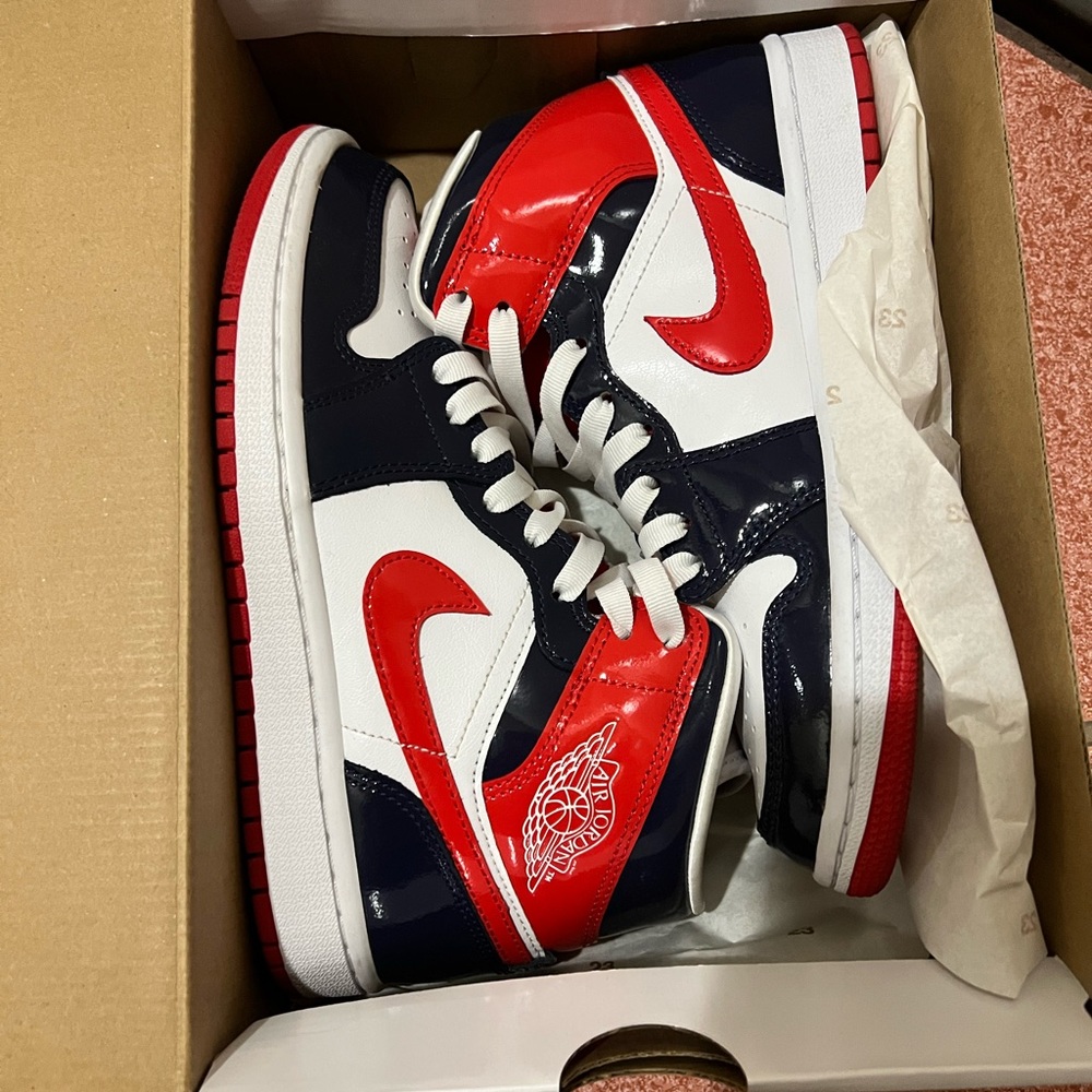 Nike Air Jordan 1 mid